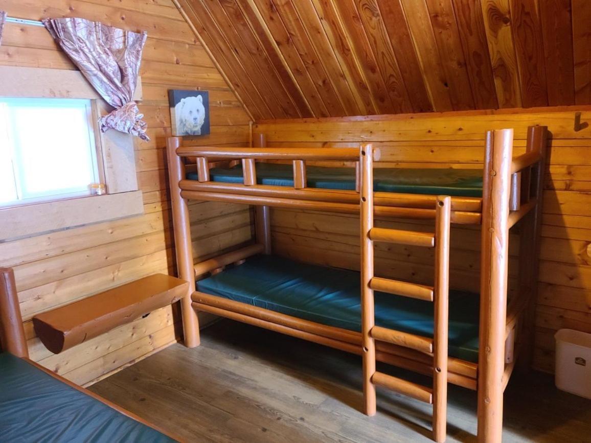 Sicamous Rv & Cabin Resort Malakwa Exterior foto