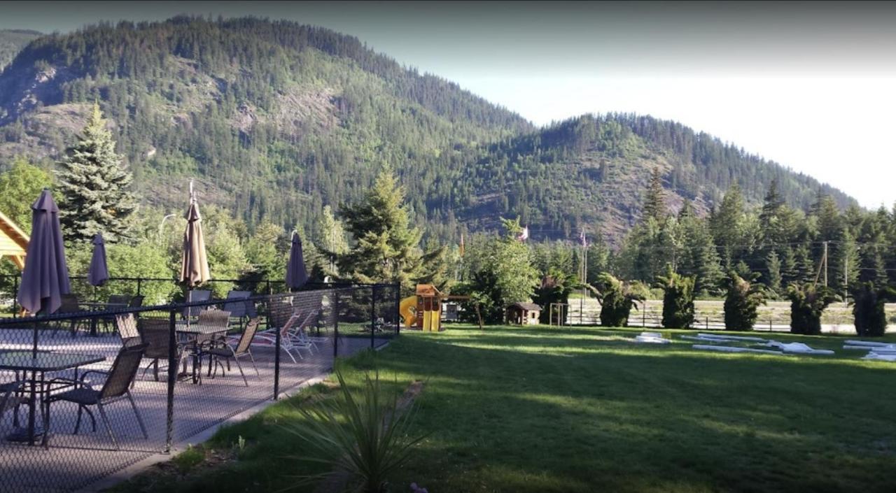 Sicamous Rv & Cabin Resort Malakwa Exterior foto