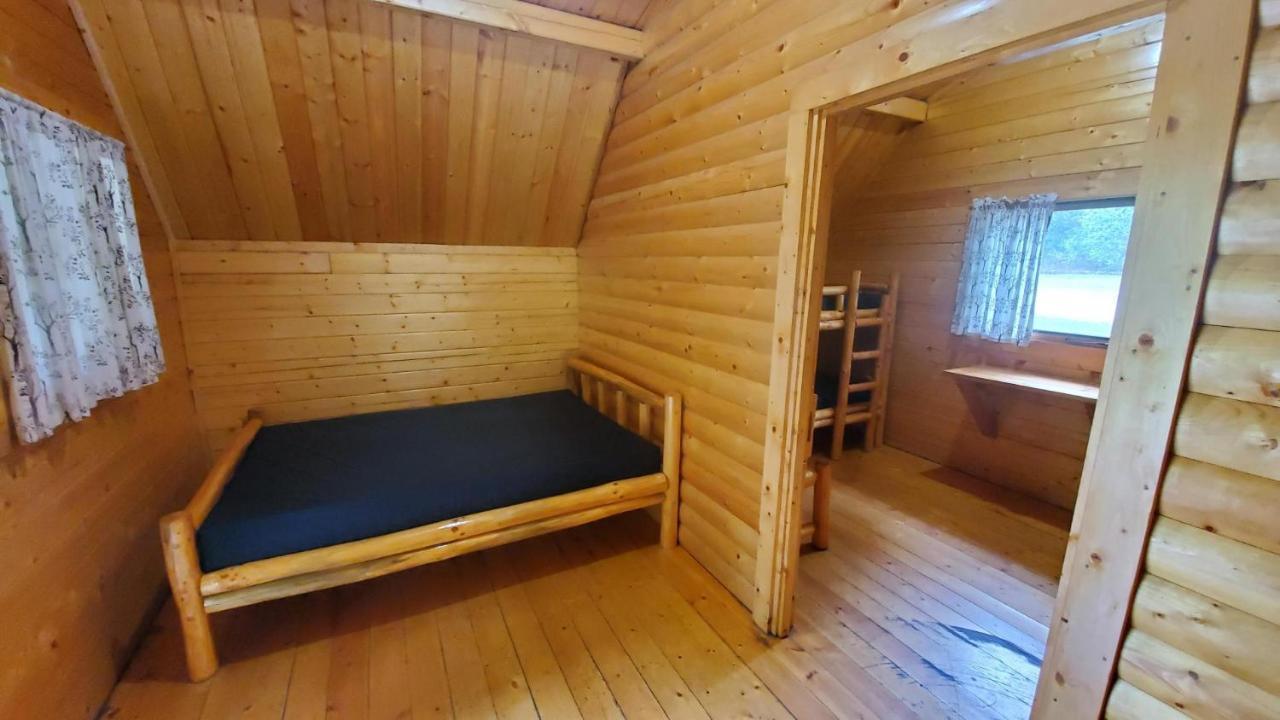 Sicamous Rv & Cabin Resort Malakwa Exterior foto